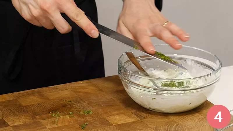 insalata-di-spinacini-con-uovo-fritto-e-salsa-tzatziki 4